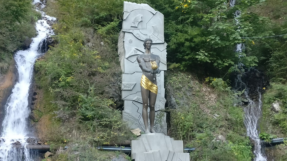 בורג'ומי סנטרל פארק פסל