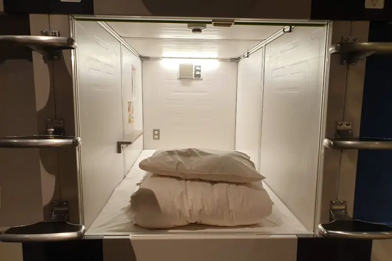 קפסולה במלון בטוקיו