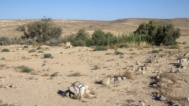 סימון שבילים בורות לוץ