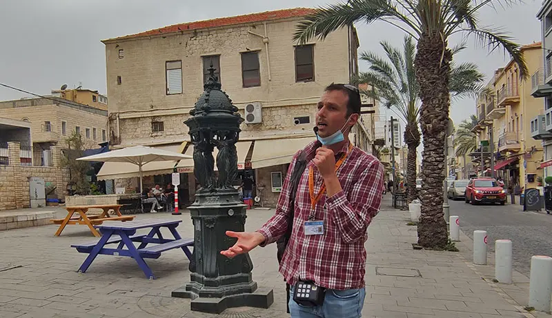 תומר פוקס מדריך סיור הקסם החיפאי