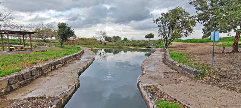 מעיין המשולש בנחל הקיבוצים