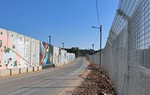 כביש הצפון פרוייקט קירות מדברים