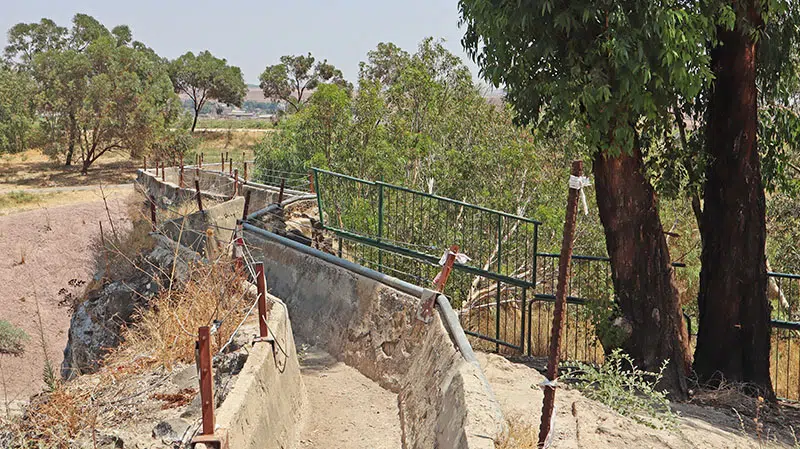 מעבר מעל לגשר הקנטרה