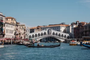 סירות על המים בונציה