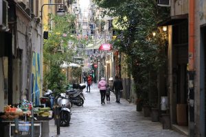 רחוב בעיר העתיקה בנאפולי