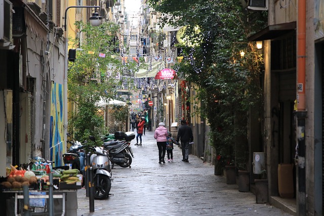 רחוב בעיר העתיקה בנאפולי
