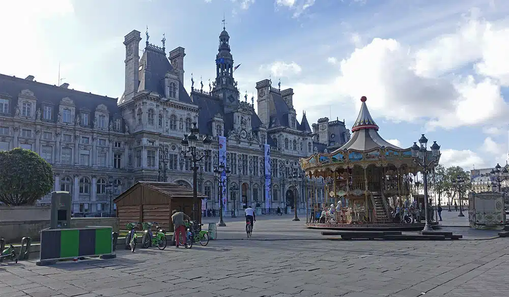 קרוסלה בפריז