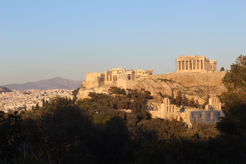 אקרופוליס אתונה מגבעה ממול
