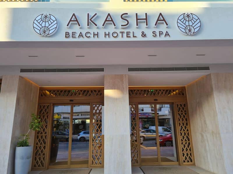 מלון אקאשה ביץ' הוטל אנד ספא כניסה