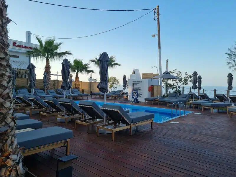 מלון אקאשה ביץ' הוטל אנד ספא בריכה חיצונית