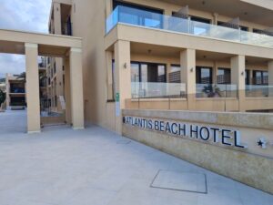 מלון Atlantis Beach Hotel