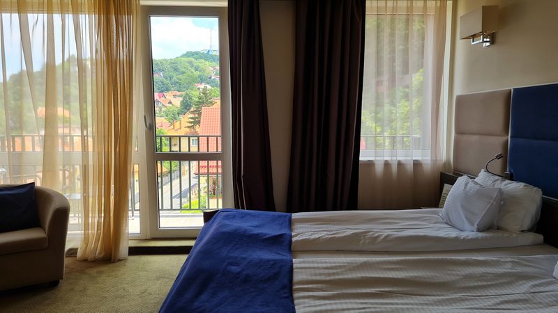 חדר שינה במלון מקסים בבראשוב