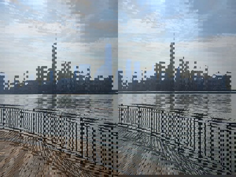 נוף של מנהטן מעבר להדסון, ג'רזי סיטי, ניו ג'רזי