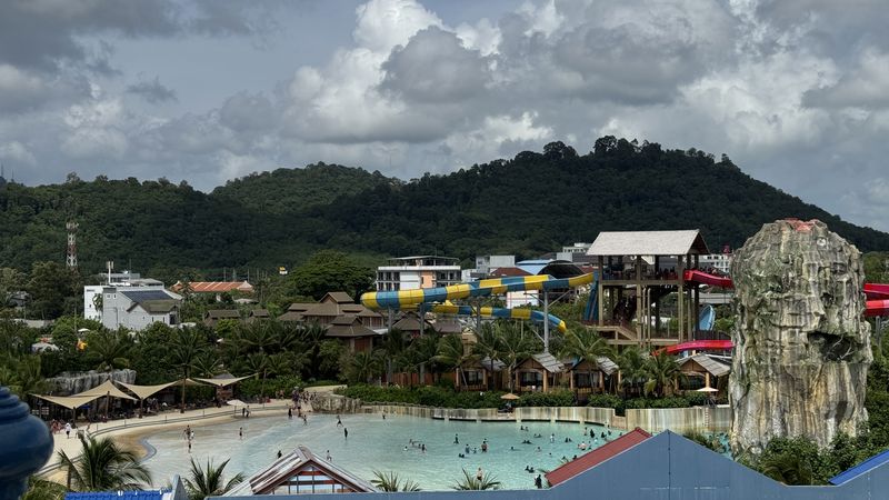 בריכת גלים פארק המים בפוקט