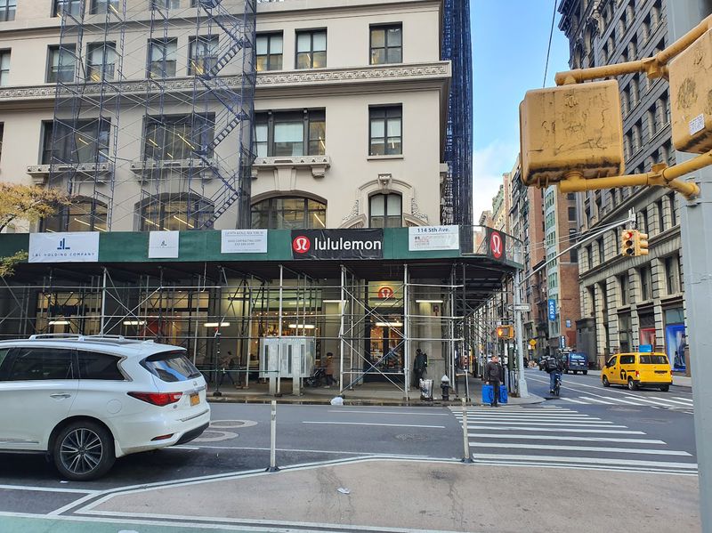 חנות לולו למון בניו יורק