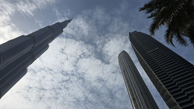 בורג חליפה בדובאי