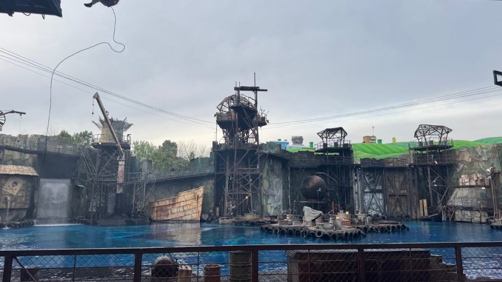 הבמה של מופע עולם המים (WaterWorld) ביוניברסל סטודיוס יפן