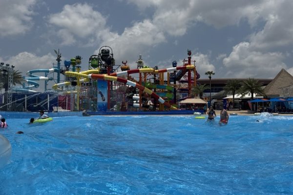 בריכת גלים פארק המים פאטיה